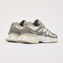 New Balance 9060 Gris y blanco