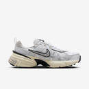 Nike V2K Run Summit Blanco y Plata Metalizado