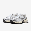 Nike V2K Run Summit Blanco y Plata Metalizado