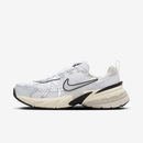 Nike V2K Run Summit Blanco y Plata Metalizado