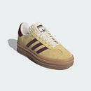 Adidas Gazelle Bold, color casi amarillo y granate