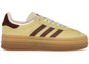 Adidas Gazelle Bold, color casi amarillo y granate