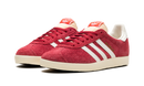 Adidas Gazelle Team: rojo victoria, blanco roto y blanco crema
