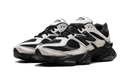 New Balance 9060 Blanco roto y negro