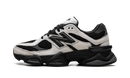 New Balance 9060 Blanco roto y negro