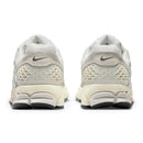 Nike Air Zoom Vomero 5 en tono platino