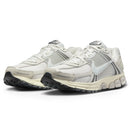 Nike Air Zoom Vomero 5 en tono platino