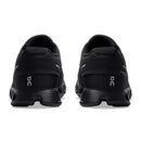 On Running Cloud 5, totalmente en negro (mujer)